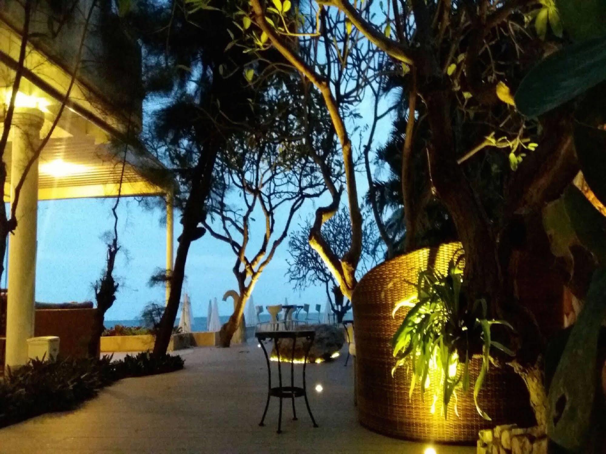 Nern Chalet Beachfront Hotel HHQ Extérieur photo